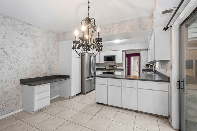 628 Calais Circle, Highland Park, IL 60035