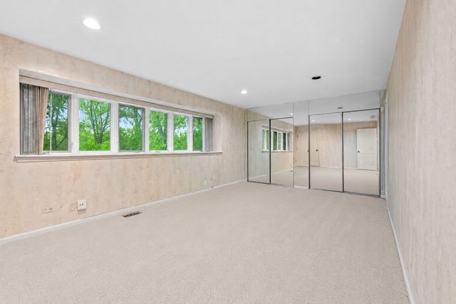 628 Calais Circle, Highland Park, IL 60035