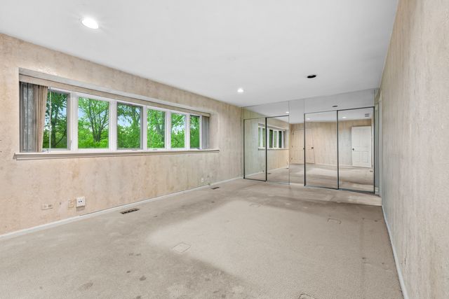 628 Calais Circle, Highland Park, IL 60035