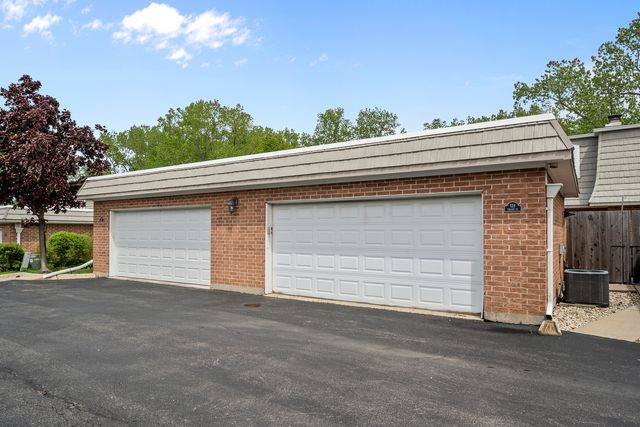 628 Calais Circle, Highland Park, IL 60035
