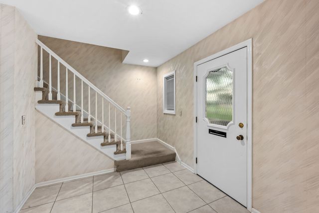 628 Calais Circle, Highland Park, IL 60035