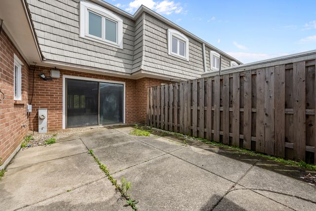 628 Calais Circle, Highland Park, IL 60035