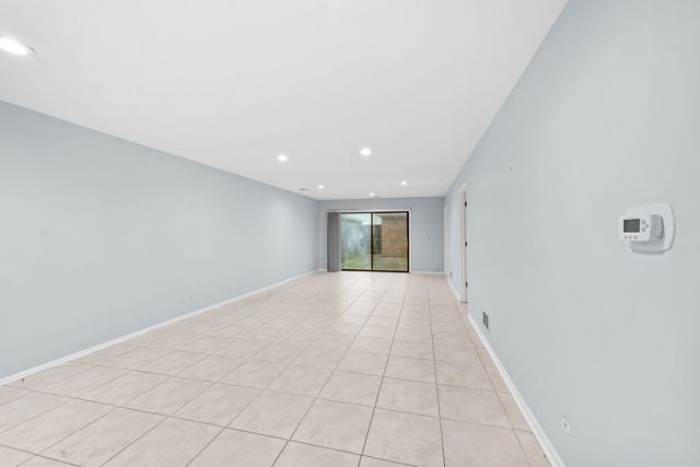 628 Calais Circle, Highland Park, IL 60035