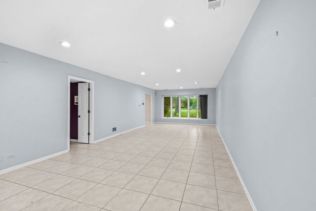 628 Calais Circle, Highland Park, IL 60035
