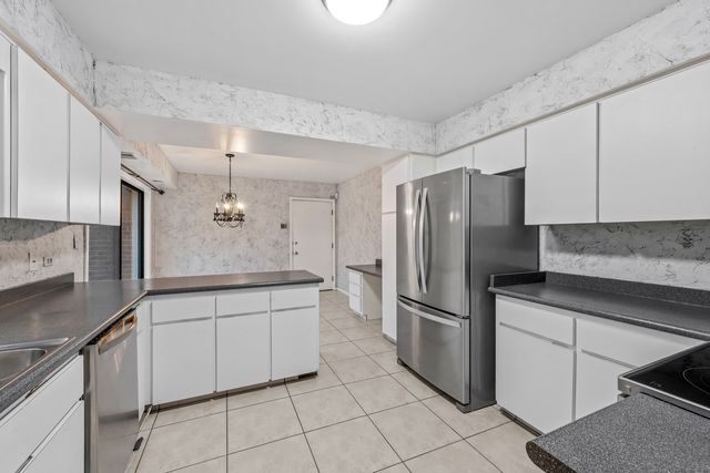 628 Calais Circle, Highland Park, IL 60035