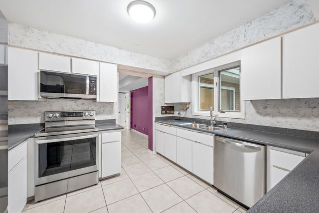 628 Calais Circle, Highland Park, IL 60035