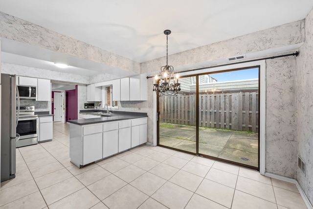 628 Calais Circle, Highland Park, IL 60035