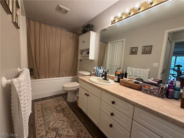4648 Oak Point Road, Lorain, OH 44053
