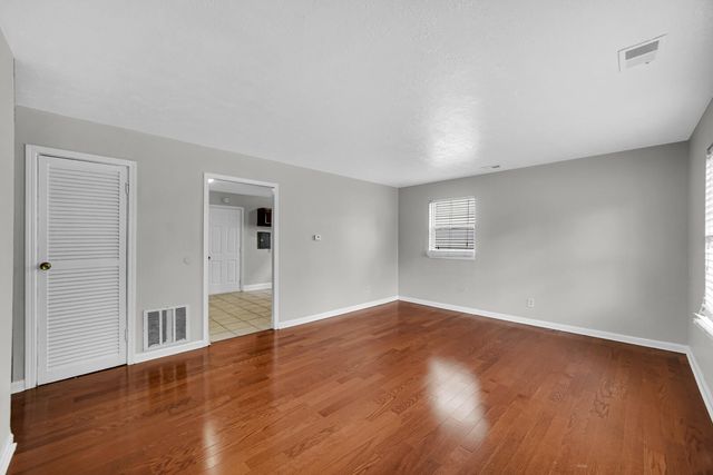 5534 E 10th Avenue, Gary, IN 46403