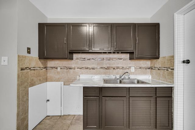 5534 E 10th Avenue, Gary, IN 46403