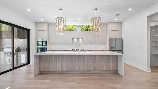 7821 3RD AVENUE S, St Petersburg, FL 33707