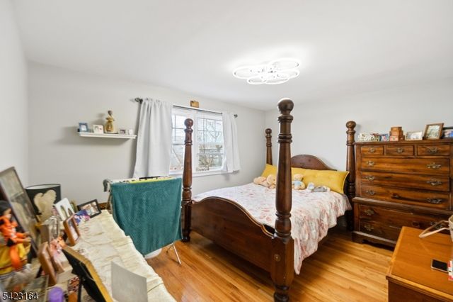 154 Orchard St, Elmwood Park Boro, NJ 07407