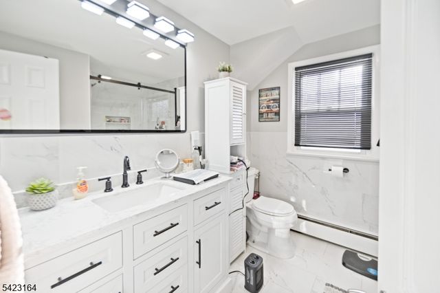 154 Orchard St, Elmwood Park Boro, NJ 07407