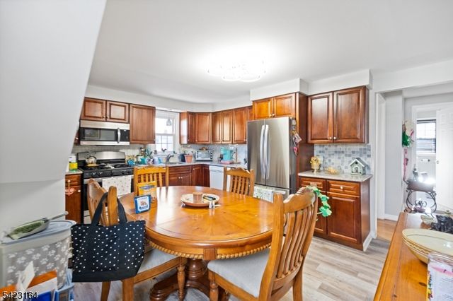 154 Orchard St, Elmwood Park Boro, NJ 07407