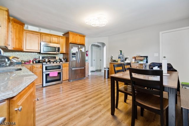 154 Orchard St, Elmwood Park Boro, NJ 07407