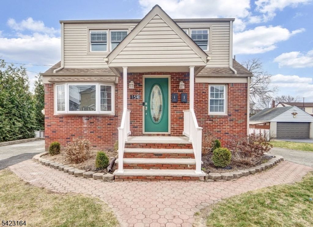 154 Orchard St, Elmwood Park Boro, NJ 07407