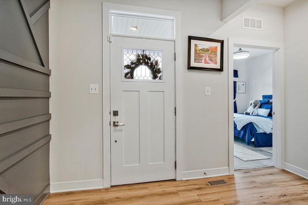 Image 5 of property listing at 1536 CATBRIAR WAY, Odenton, MD 21113