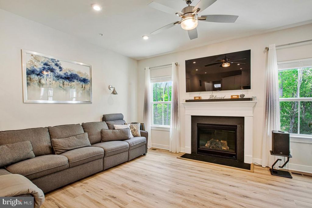 Image 6 of property listing at 1536 CATBRIAR WAY, Odenton, MD 21113