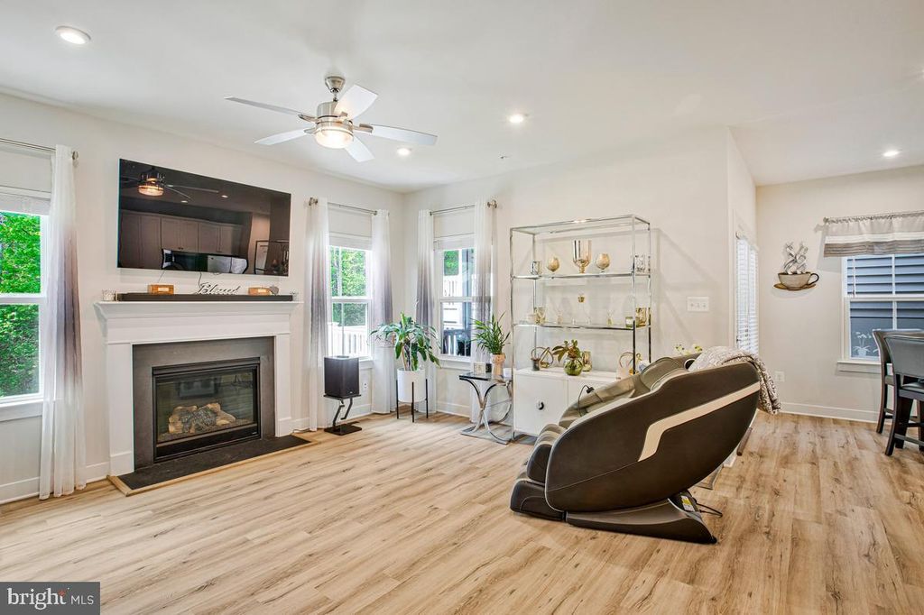 Image 7 of property listing at 1536 CATBRIAR WAY, Odenton, MD 21113