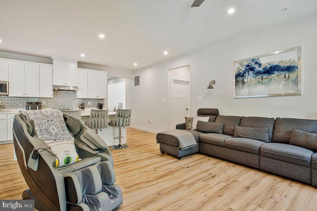 Image 8 of property listing at 1536 CATBRIAR WAY, Odenton, MD 21113