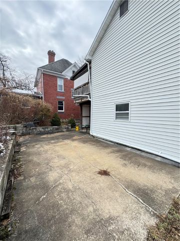 512 E 1st Ave, Derry Twp, PA 15627