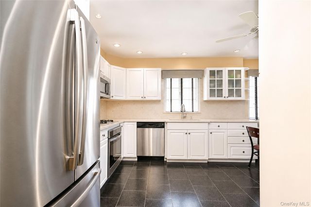 47 Stanley Circle, Staten Island, NY 10308