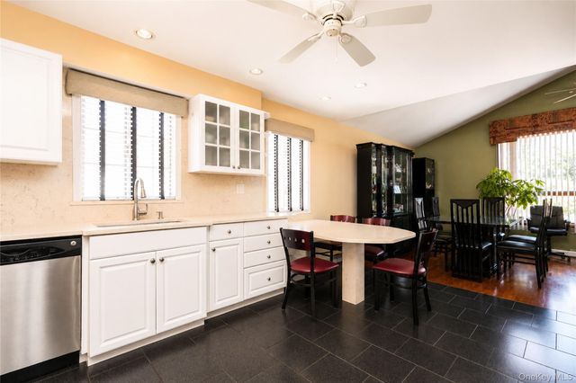 47 Stanley Circle, Staten Island, NY 10308