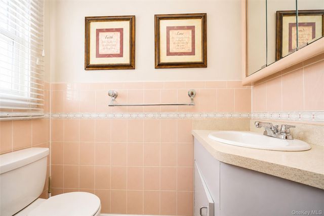 47 Stanley Circle, Staten Island, NY 10308