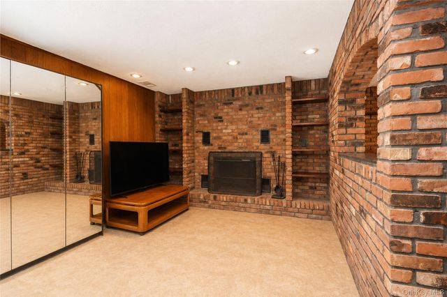 47 Stanley Circle, Staten Island, NY 10308