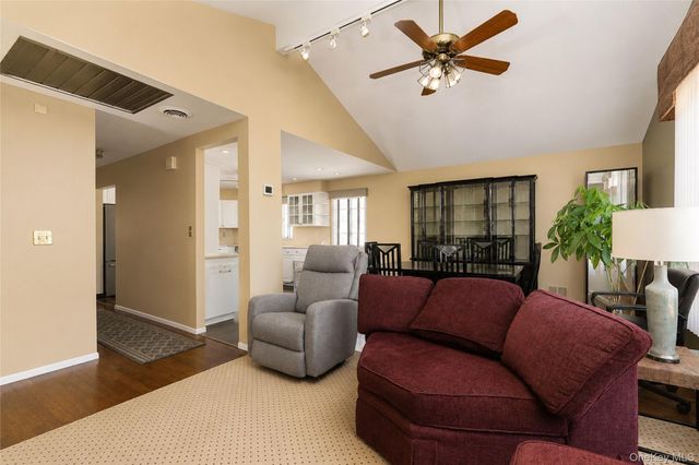 47 Stanley Circle, Staten Island, NY 10308