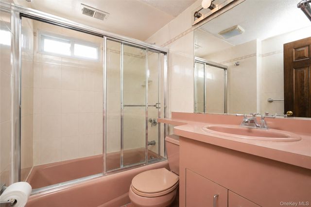47 Stanley Circle, Staten Island, NY 10308
