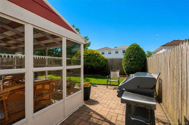 47 Stanley Circle, Staten Island, NY 10308
