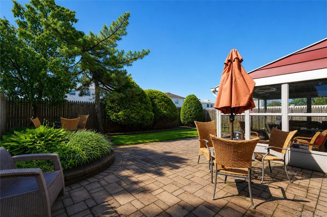 47 Stanley Circle, Staten Island, NY 10308