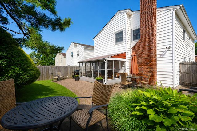 47 Stanley Circle, Staten Island, NY 10308