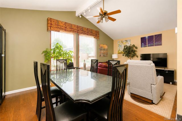 47 Stanley Circle, Staten Island, NY 10308