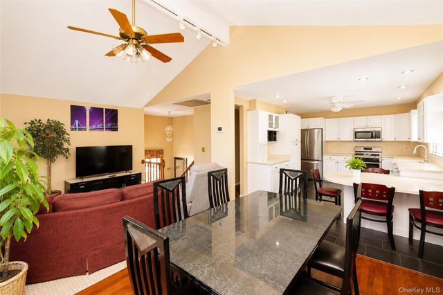 47 Stanley Circle, Staten Island, NY 10308
