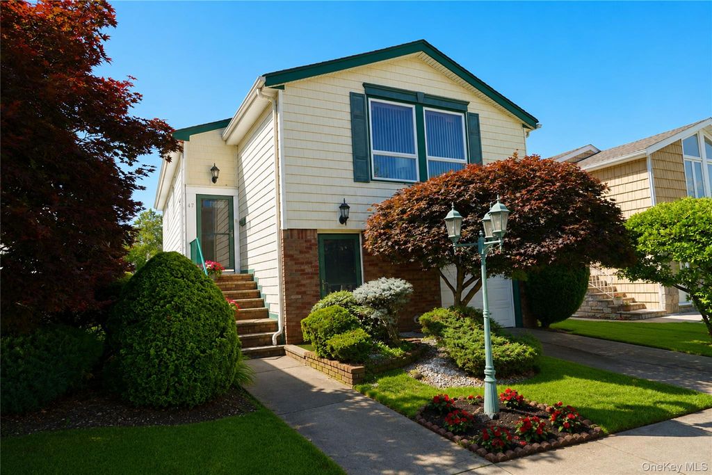47 Stanley Circle, Staten Island, NY 10308