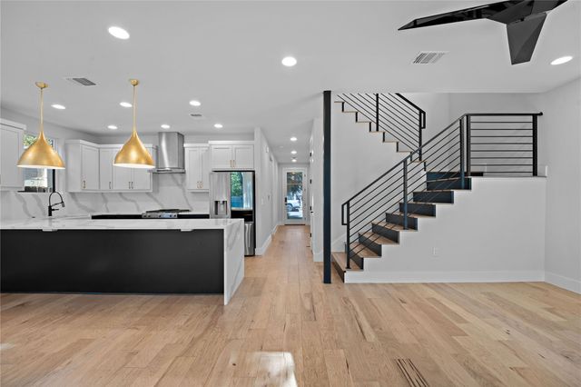 2211 Santa Rosa ST, Austin, TX 78702