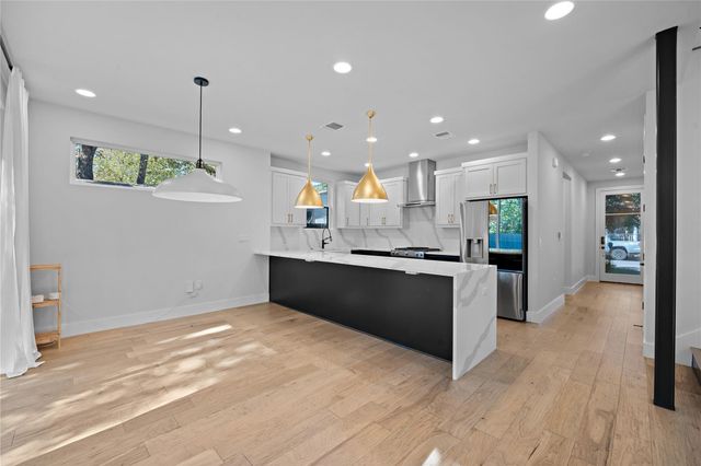 2211 Santa Rosa ST, Austin, TX 78702