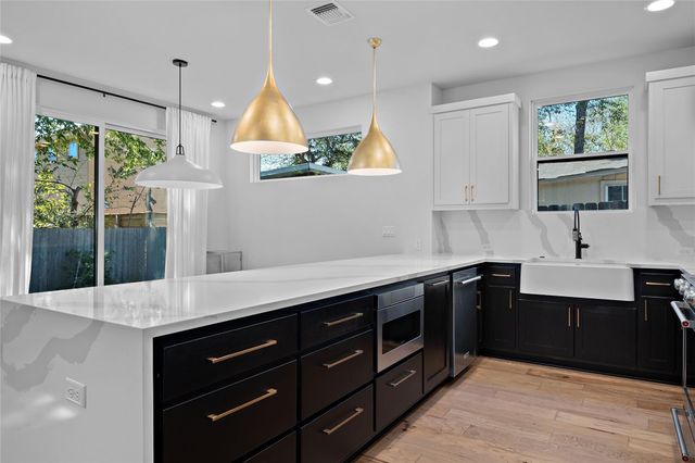 2211 Santa Rosa ST, Austin, TX 78702