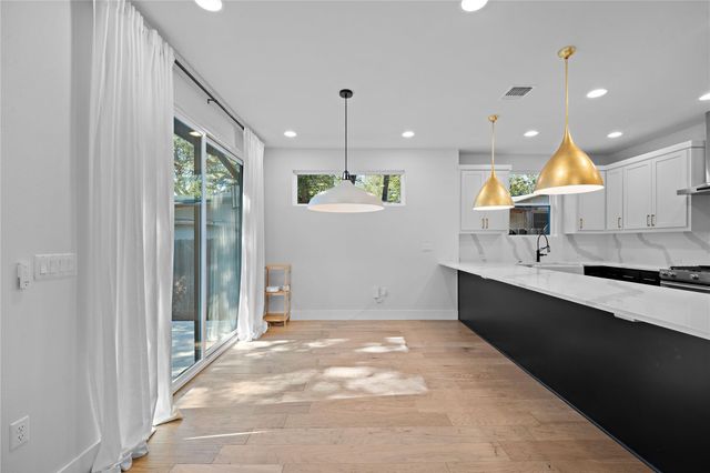 2211 Santa Rosa ST, Austin, TX 78702