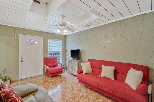 7512 Ace Road N, Lake Worth, FL 33467