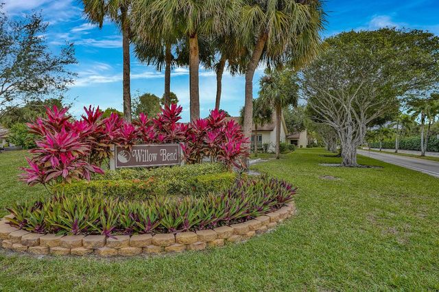 7512 Ace Road N, Lake Worth, FL 33467