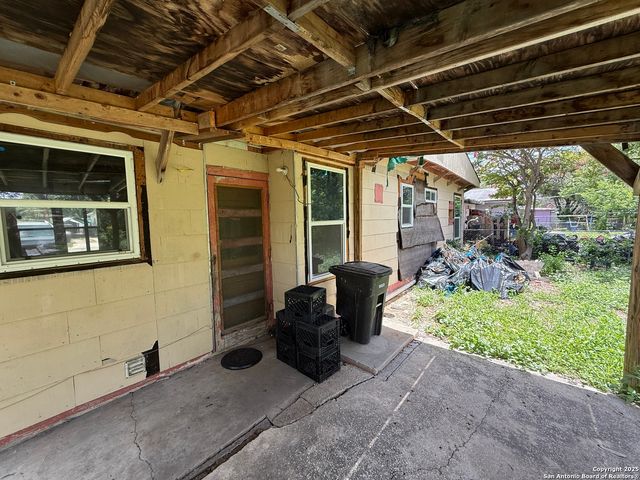 1246 Thompson Pl, San Antonio, TX 78226