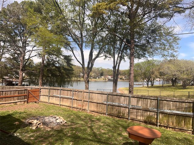 910 Lohaina Court, Tool, TX 75143