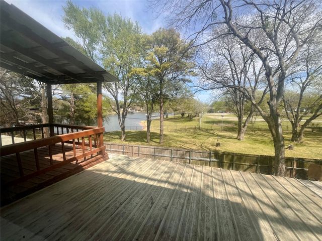910 Lohaina Court, Tool, TX 75143