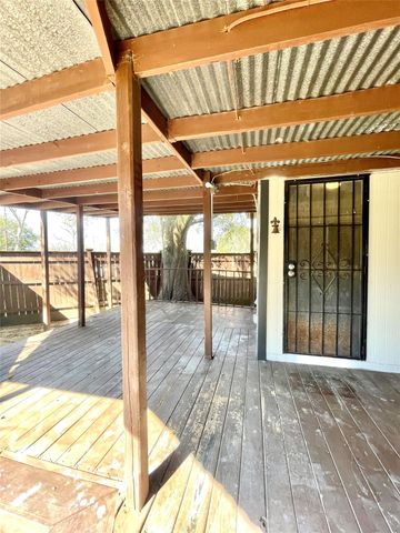 5220 E Parkway Drive, Beaumont, TX 77705