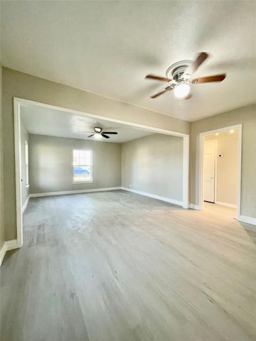5220 E Parkway Drive, Beaumont, TX 77705