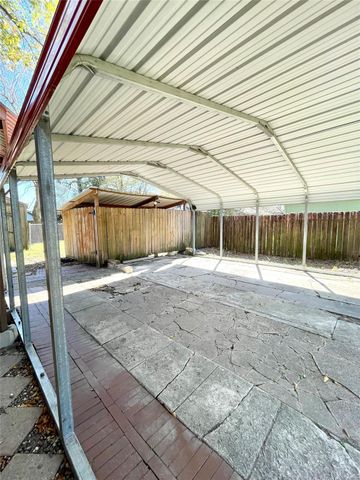 5220 E Parkway Drive, Beaumont, TX 77705