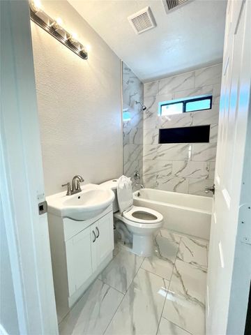 5220 E Parkway Drive, Beaumont, TX 77705